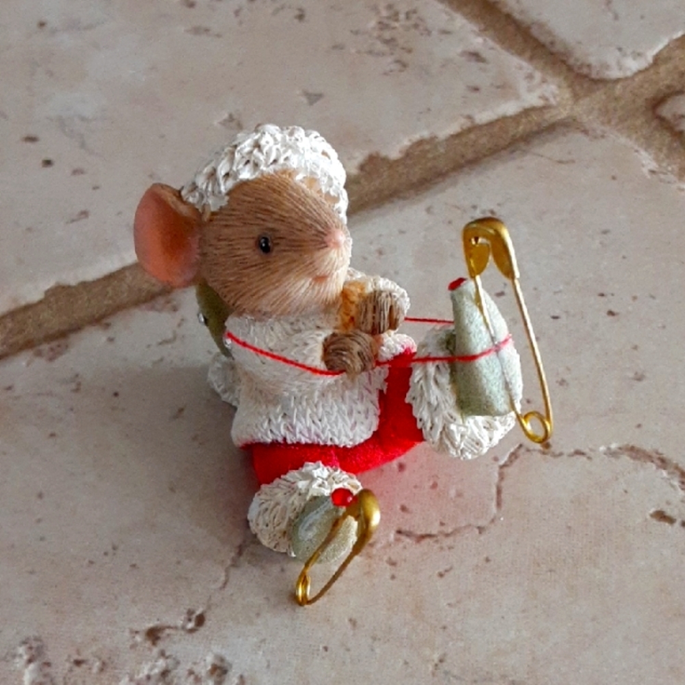 Vintage Christmas Mouse Figurine - Mouse With Ice Skates